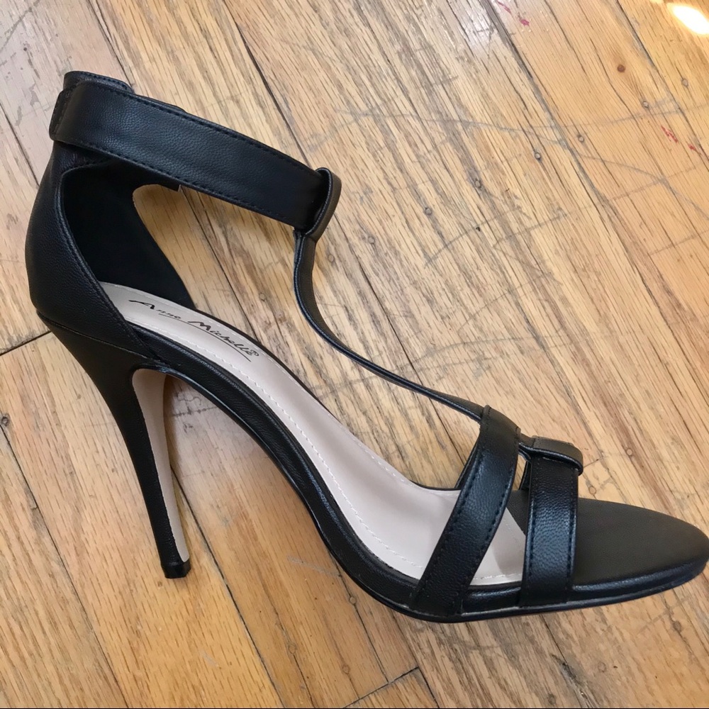 Shoes - Picture 6 of 11